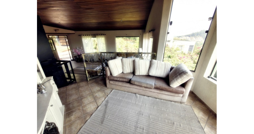 Linda Casa de Condomínio com Conforto e elegância à venda no Bairro da Chácara Jaraguá na Rua Santana do Araguaia