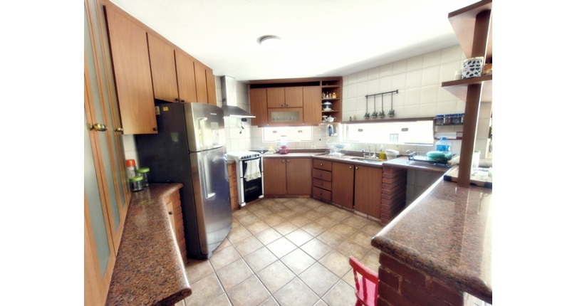 Linda Casa de Condomínio com Conforto e elegância à venda no Bairro da Chácara Jaraguá na Rua Santana do Araguaia