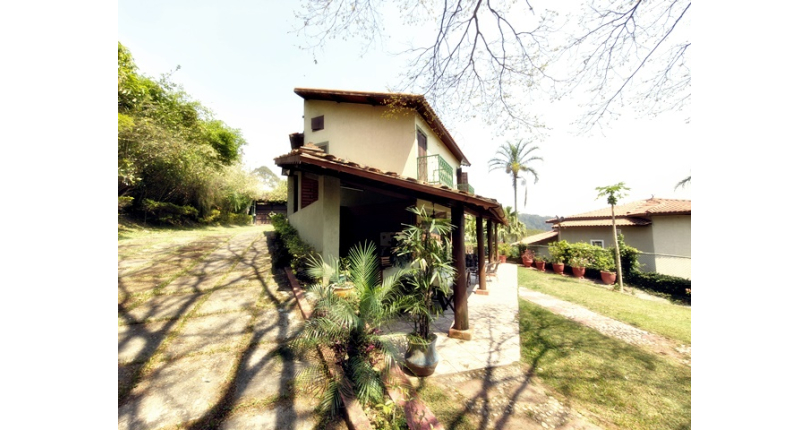 Linda Casa de Condomínio com Conforto e elegância à venda no Bairro da Chácara Jaraguá na Rua Santana do Araguaia