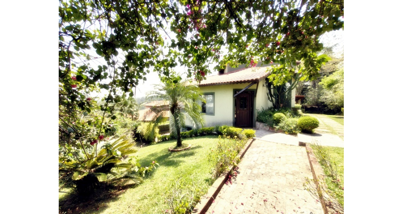 Linda Casa de Condomínio com Conforto e elegância à venda no Bairro da Chácara Jaraguá na Rua Santana do Araguaia