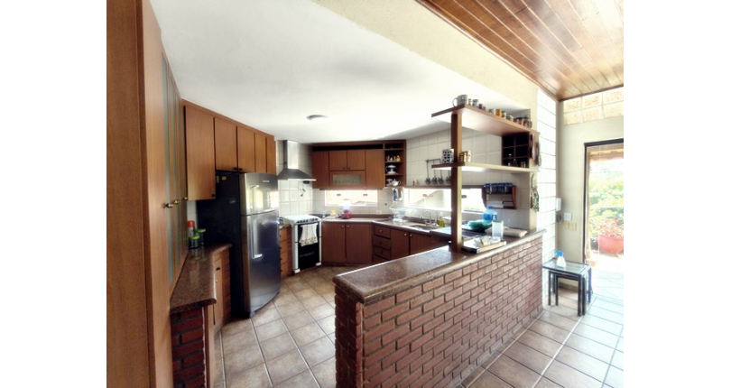 Linda Casa de Condomínio com Conforto e elegância à venda no Bairro da Chácara Jaraguá na Rua Santana do Araguaia