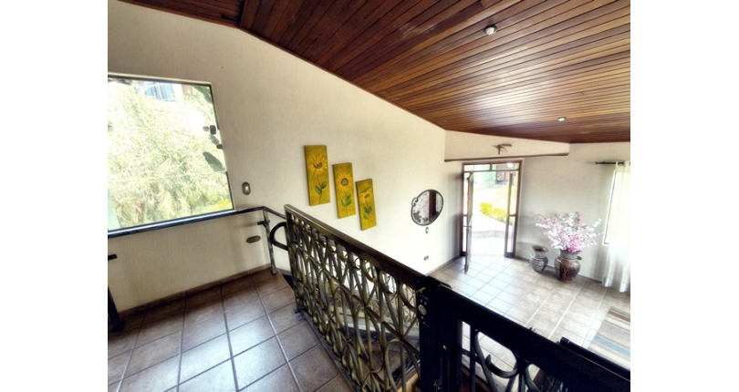 Linda Casa de Condomínio com Conforto e elegância à venda no Bairro da Chácara Jaraguá na Rua Santana do Araguaia