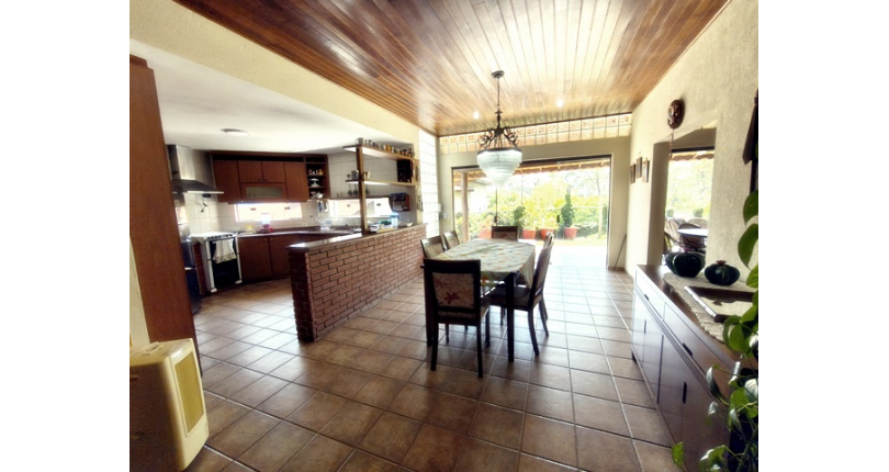 Linda Casa de Condomínio com Conforto e elegância à venda no Bairro da Chácara Jaraguá na Rua Santana do Araguaia
