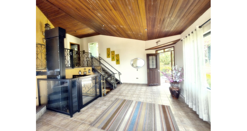 Linda Casa de Condomínio com Conforto e elegância à venda no Bairro da Chácara Jaraguá na Rua Santana do Araguaia