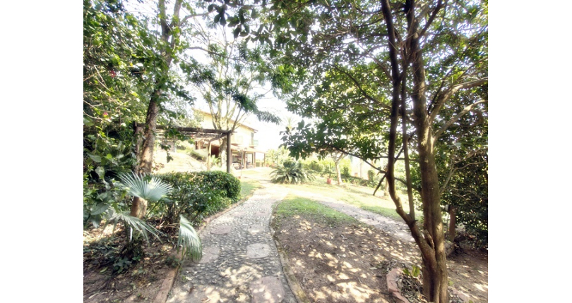 Linda Casa de Condomínio com Conforto e elegância à venda no Bairro da Chácara Jaraguá na Rua Santana do Araguaia
