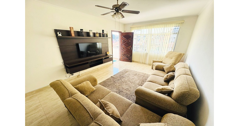 Belo Sobrado à venda no Bairro da Vila Boaçava na Rua Jurubim,