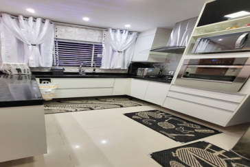 Belo Sobrado à venda no Bairro do Parque São Domingos na Rua Dirceu de Almeida,