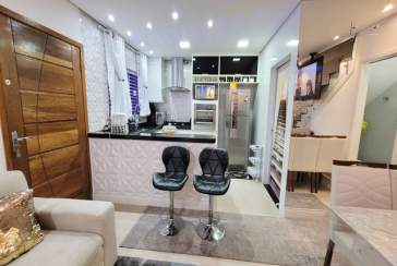 Belo Sobrado à venda no Bairro do Parque São Domingos na Rua Dirceu de Almeida,