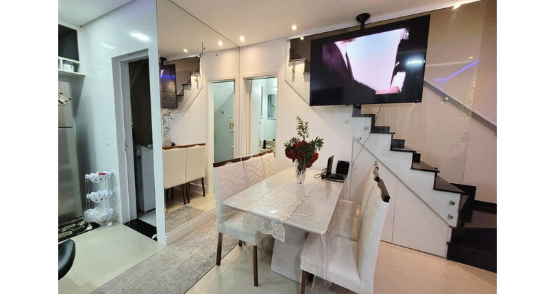 Belo Sobrado à venda no Bairro do Parque São Domingos na Rua Dirceu de Almeida,