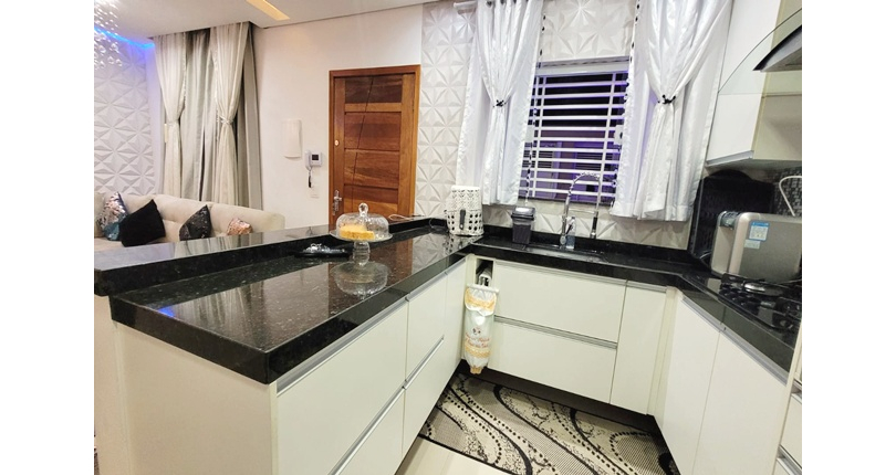 Belo Sobrado à venda no Bairro do Parque São Domingos na Rua Dirceu de Almeida,