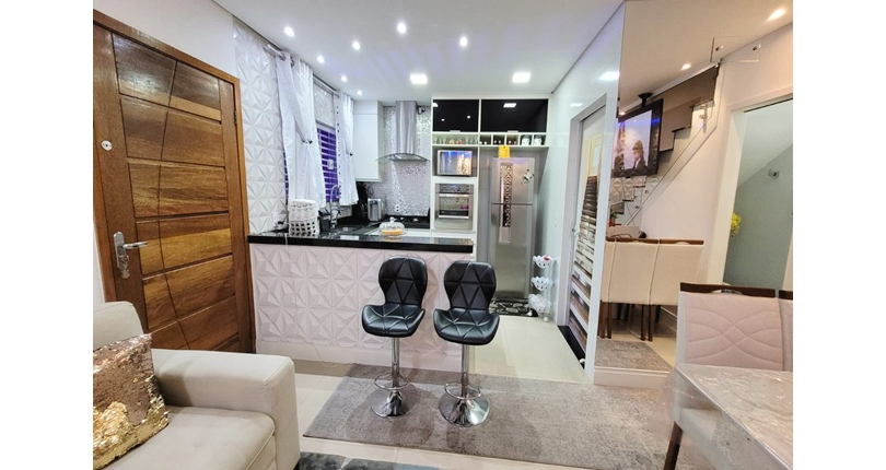 Belo Sobrado à venda no Bairro do Parque São Domingos na Rua Dirceu de Almeida,