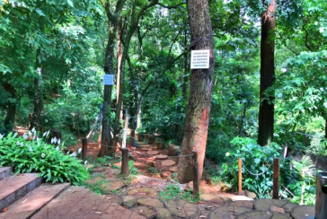 Belo Sobrado à venda no Bairro do Jaraguá na Rua Dona Gertrudes Jordão 257, no Condomínio Village Park