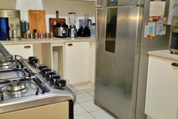 Belo Sobrado à venda no Bairro do Jaraguá na Rua Dona Gertrudes Jordão 257, no Condomínio Village Park