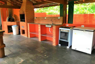 Belo Sobrado à venda no Bairro do Jaraguá na Rua Dona Gertrudes Jordão 257, no Condomínio Village Park