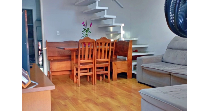 Belo Sobrado à venda no Bairro do Jaraguá na Rua Dona Gertrudes Jordão 257, no Condomínio Village Park