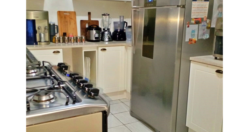 Belo Sobrado à venda no Bairro do Jaraguá na Rua Dona Gertrudes Jordão 257, no Condomínio Village Park