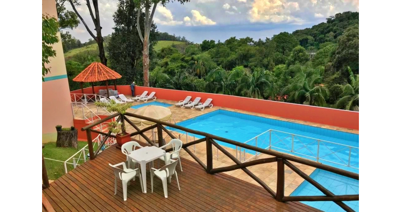 Belo Sobrado à venda no Bairro do Jaraguá na Rua Dona Gertrudes Jordão 257, no Condomínio Village Park