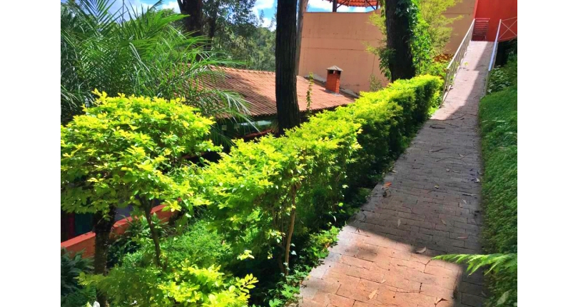 Belo Sobrado à venda no Bairro do Jaraguá na Rua Dona Gertrudes Jordão 257, no Condomínio Village Park