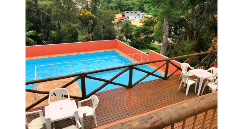 Belo Sobrado à venda no Bairro do Jaraguá na Rua Dona Gertrudes Jordão 257, no Condomínio Village Park