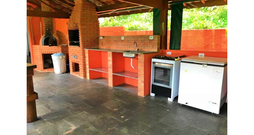 Belo Sobrado à venda no Bairro do Jaraguá na Rua Dona Gertrudes Jordão 257, no Condomínio Village Park