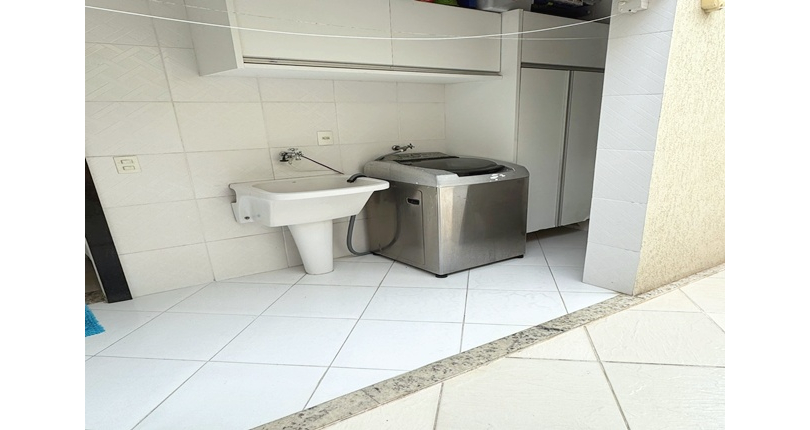 Sobrado à venda no Bairro do Parque São Domingos na Rua Waltrudes Correa