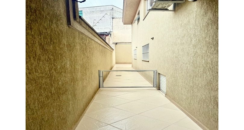 Sobrado à venda no Bairro do Parque São Domingos na Rua Waltrudes Correa