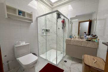 Lindo Sobrado semi novo à venda no Bairro do Parque São Domingos na Rua José Tobias dos Santos, 