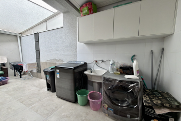 Lindo Sobrado semi novo à venda no Bairro do Parque São Domingos na Rua José Tobias dos Santos, 