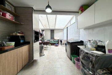 Lindo Sobrado semi novo à venda no Bairro do Parque São Domingos na Rua José Tobias dos Santos, 