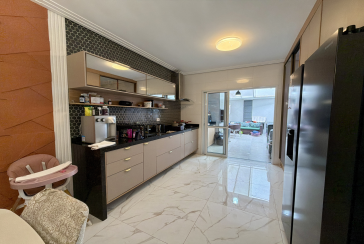 Lindo Sobrado semi novo à venda no Bairro do Parque São Domingos na Rua José Tobias dos Santos, 