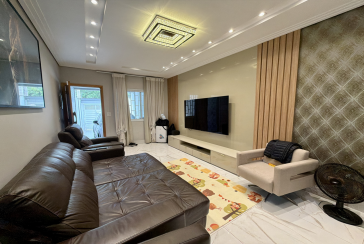 Lindo Sobrado semi novo à venda no Bairro do Parque São Domingos na Rua José Tobias dos Santos, 