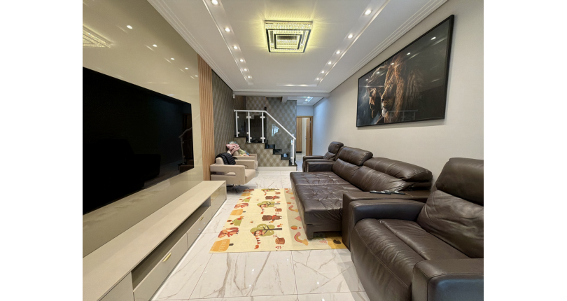 Lindo Sobrado semi novo à venda no Bairro do Parque São Domingos na Rua José Tobias dos Santos, 