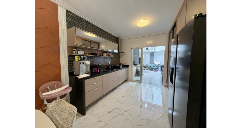 Lindo Sobrado semi novo à venda no Bairro do Parque São Domingos na Rua José Tobias dos Santos, 