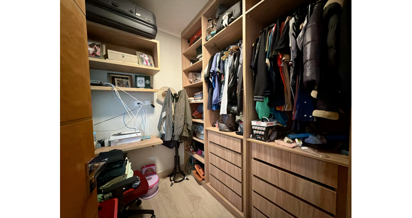 Lindo Sobrado semi novo à venda no Bairro do Parque São Domingos na Rua José Tobias dos Santos, 