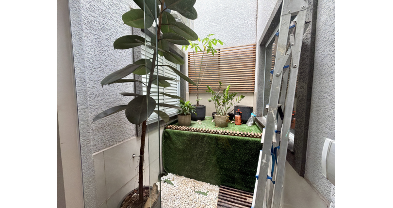 Lindo Sobrado semi novo à venda no Bairro do Parque São Domingos na Rua José Tobias dos Santos, 