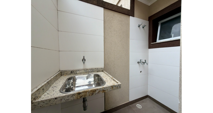 Sobrado novo à venda no Bairro do Jaraguá na Rua Lezira 62, no Condomínio Residencial Vila Real,