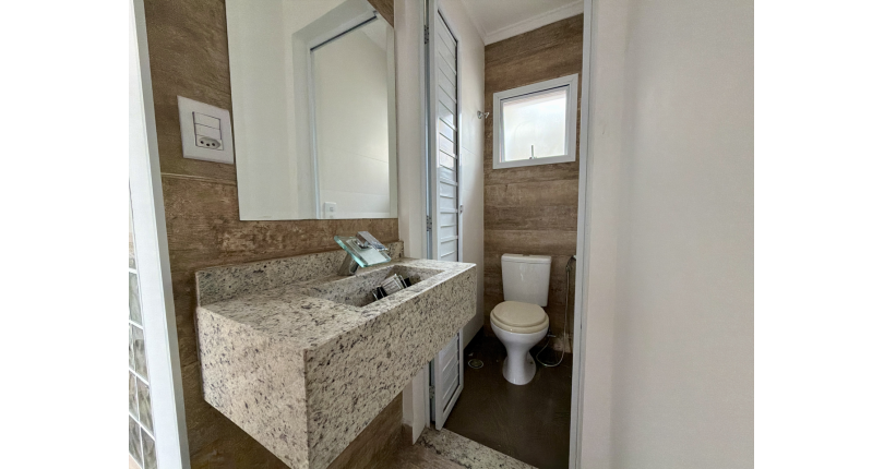 Sobrado novo à venda no Bairro do Jaraguá na Rua Lezira 62, no Condomínio Residencial Vila Real,