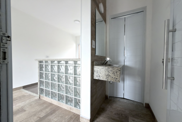 Sobrado novo à venda no Bairro do Jaraguá na Rua Lezira 62, 