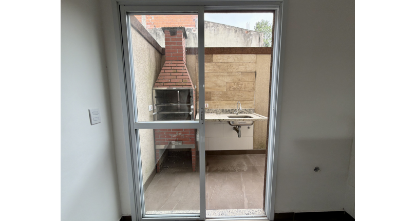 Sobrado novo à venda no Bairro do Jaraguá na Rua Lezira 62,