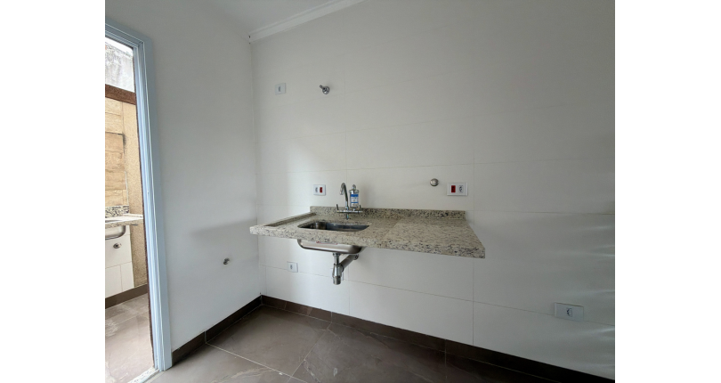 Sobrado novo à venda no Bairro do Jaraguá na Rua Lezira 62,