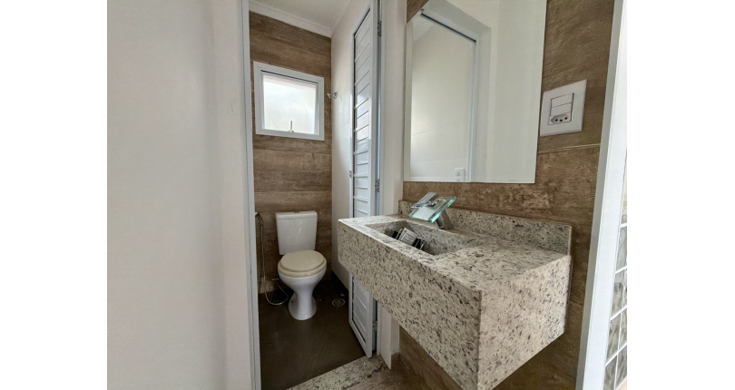 Sobrado novo à venda no Bairro do Jaraguá na Rua Lezira 62,