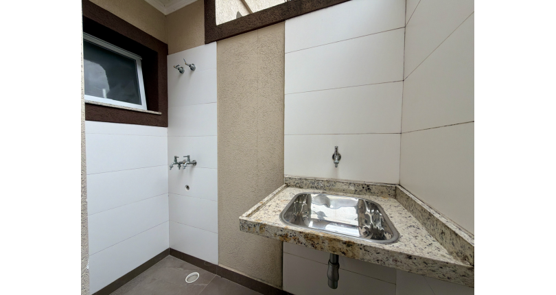 Sobrado novo à venda no Bairro do Jaraguá na Rua Lezira 62,