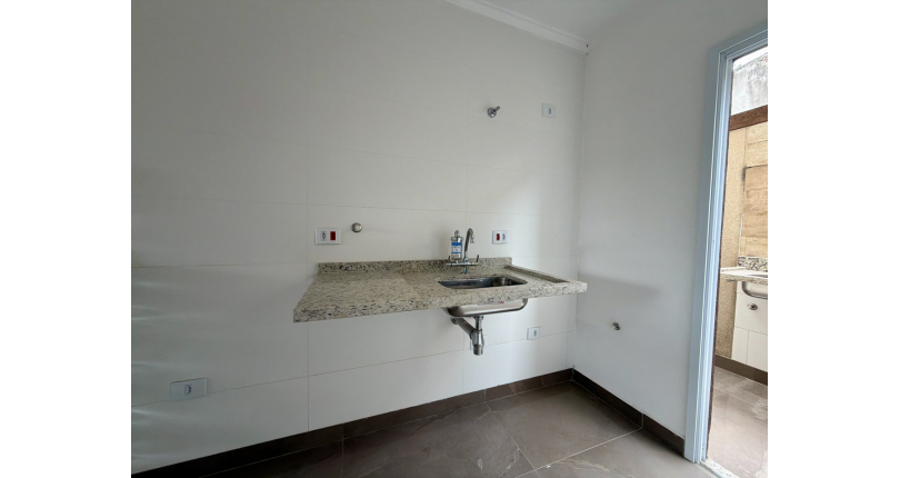 Sobrado novo à venda no Bairro do Jaraguá na Rua Lezira 62,