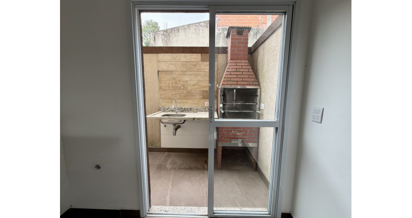 Sobrado novo à venda no Bairro do Jaraguá na Rua Lezira 62,