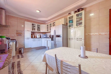 Sobrado à venda no Bairro do Jaraguá na Rua Bela Vista do Ivaí