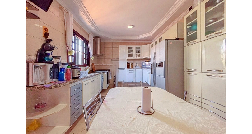 Sobrado à venda no Bairro do Jaraguá na Rua Bela Vista do Ivaí