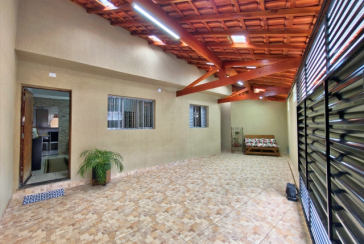 Linda Casa à venda no Bairro do Parque São Domingos na Rua José Albino,