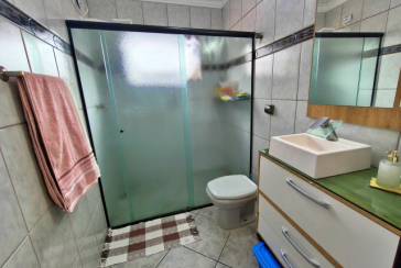 Linda Casa à venda no Bairro do Parque São Domingos na Rua José Albino,