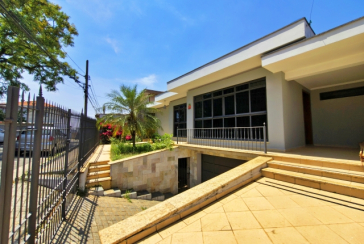 Linda Casa à venda no Bairro da Chácara Inglesa na Rua Cordovil Fernandes Lopes