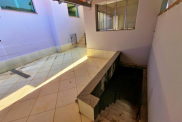 Linda Casa à venda no Bairro da Chácara Inglesa na Rua Cordovil Fernandes Lopes